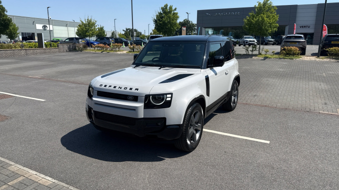 Land Rover Defender 3.0 D250 X-Dynamic SE 90 3dr Auto Diesel Estate - Image 28